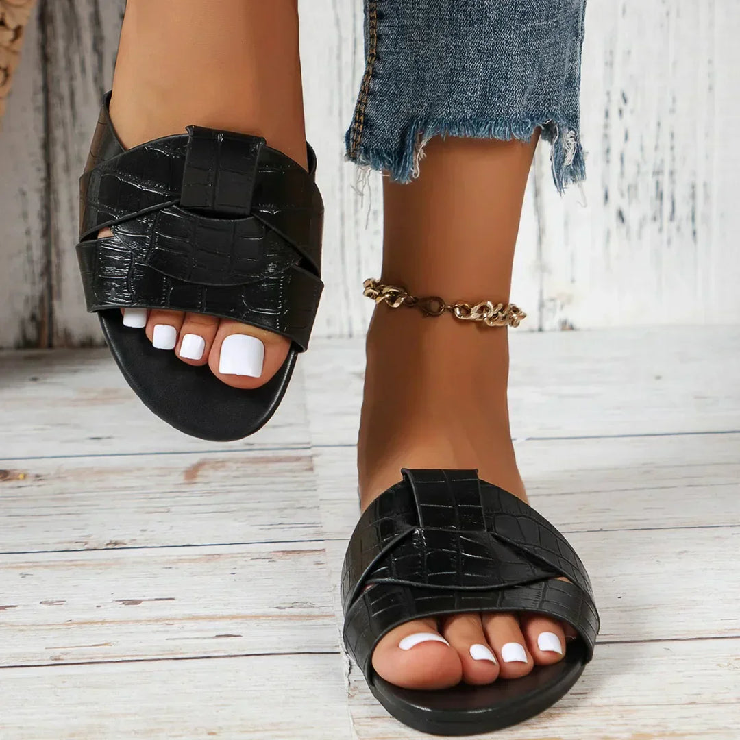 Livia | Luxe Slides